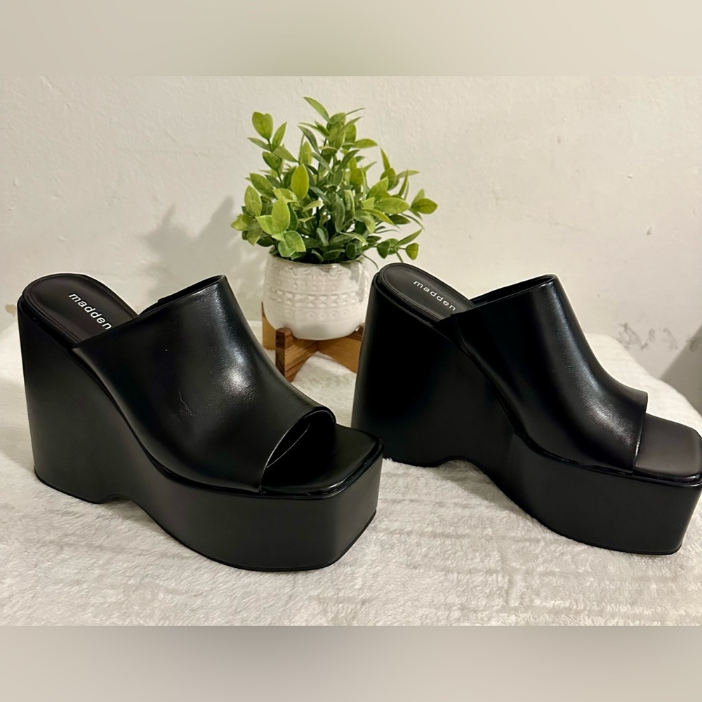 Madden Girl Chunky Wedges Size 7.5